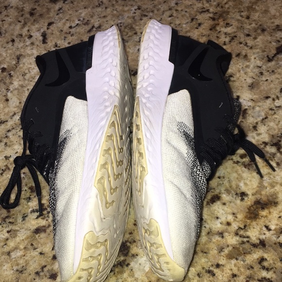 Nike Odyssey React 2 Flyknit Black White - Picture 6 of 11